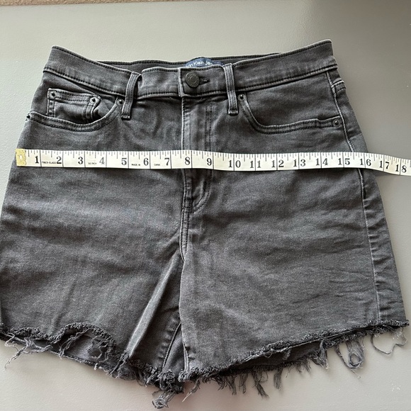 Calvin Klein Mom Shorts-High Rise-Black.Size 27 - Picture 4 of 9